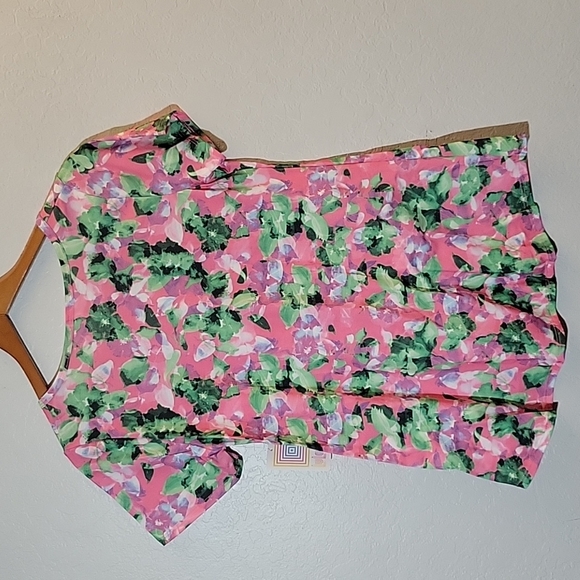 LULAROE Classic T Medium Pink Floral - Picture 5 of 10